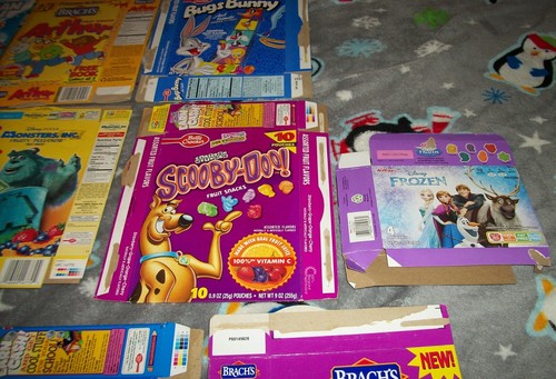 VINTAGE SNACK FOOD BOX OF 17 USED FLAT FRUIT CHEWS, POPCORN, HOT CHOCOLATE ETC. - Picture 6 of 9