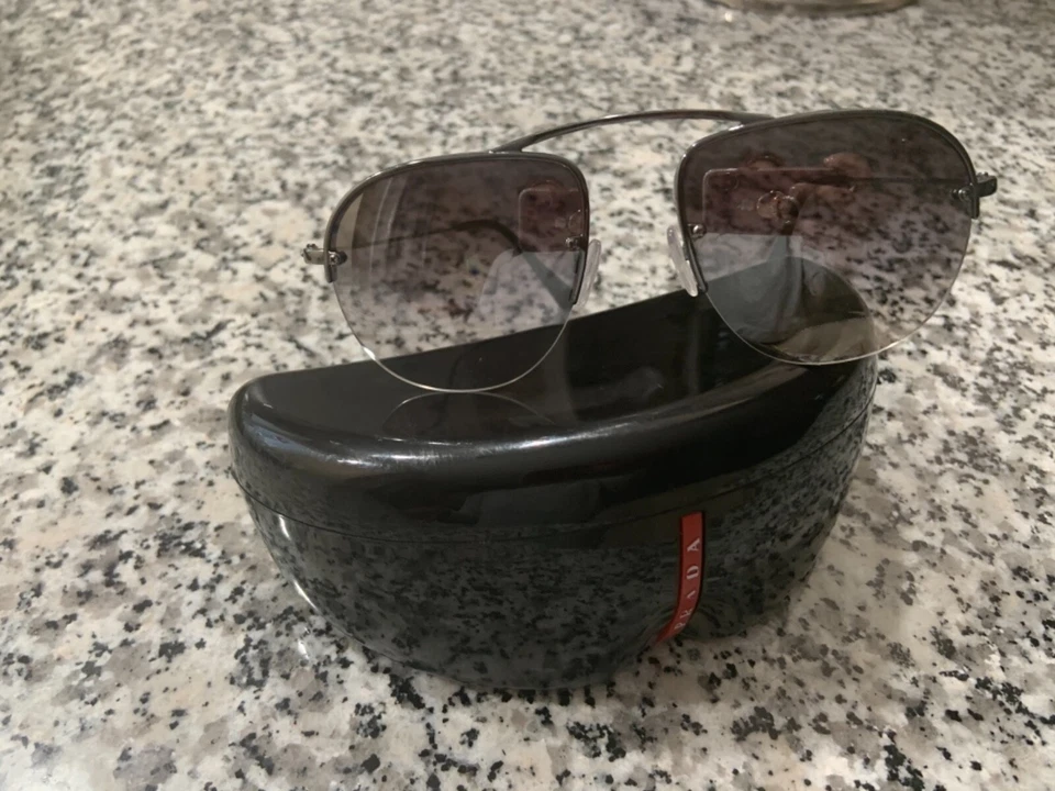 Gafas de sol de aviador Prada 580S. Pequeños arañazos Foto 2 de 4