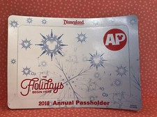 Disneyland AP 2018 Holiday Magnet & Frame ?The Holidays Begin Here? Annual Pass