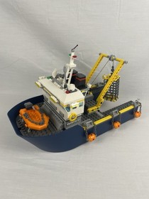 Lego City Deep Sea Exploration Vessel Set 60095, Used. All minifigs Included. 