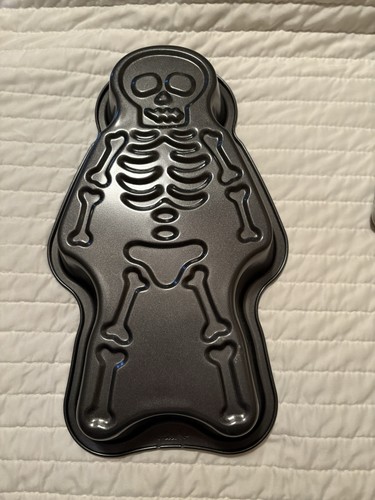 Molde antiadherente para hornear Wilton Skeleton Cake Pan Halloween 2105-8487 nuevo con etiquetas - Imagen 2 de 4