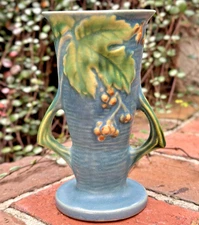 ROSEVILLE POTTERY BLUE BUSHBERRY VASE WITH BRANCH HANDLES #30-6"