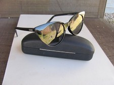 QUAY SUNGLASSES APHRODITE COLOR BLACK LENS GRAY. PRE OWNED