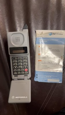 Vintage Motorola Flip Phone with AT&T Wireless User Guide