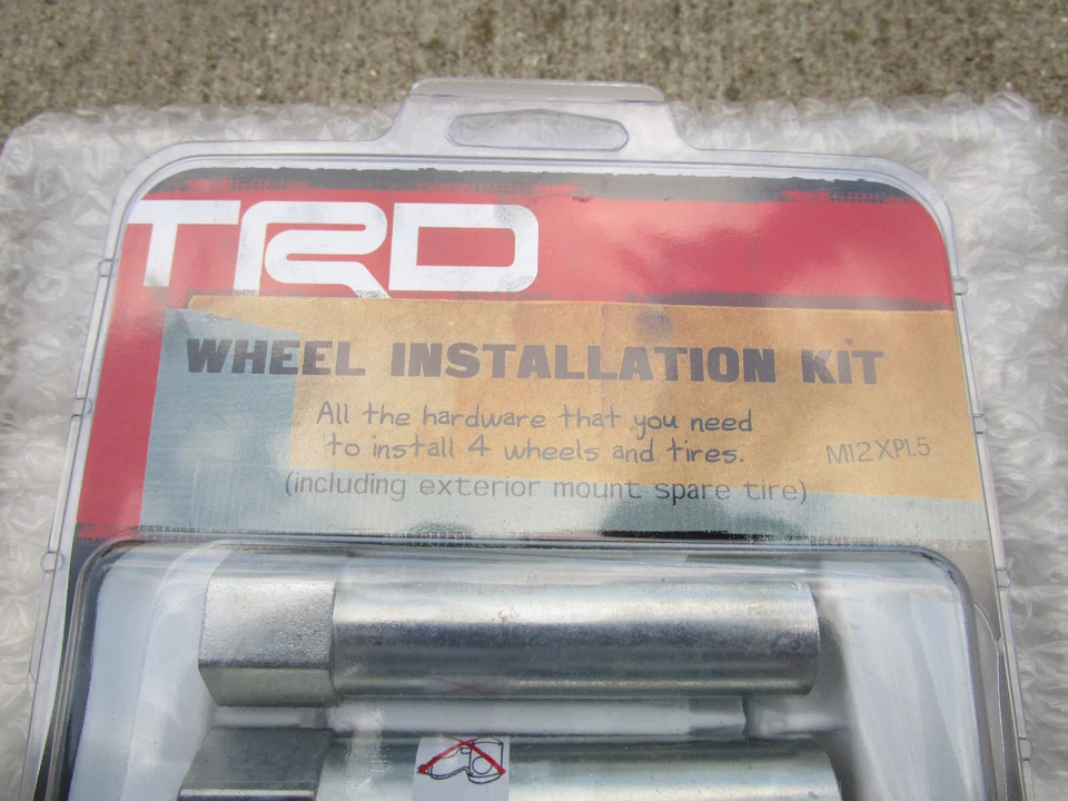 SE ADAPTA A: 07 - 14 JUEGO DE TUERCAS TOYOTA FJ CRUISER TRD TODAS LAS 4 RUEDAS 12 MM OEM NUEVO Foto 2 de 3