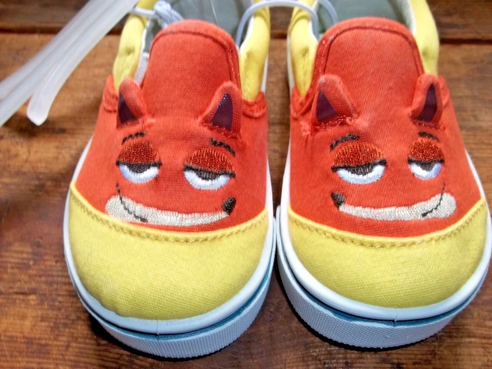 迪士尼 ZOOTOPIA 5 码蹒跚学步儿童鞋帆布懒人鞋懒人帆布 — 第 2/4 张图片