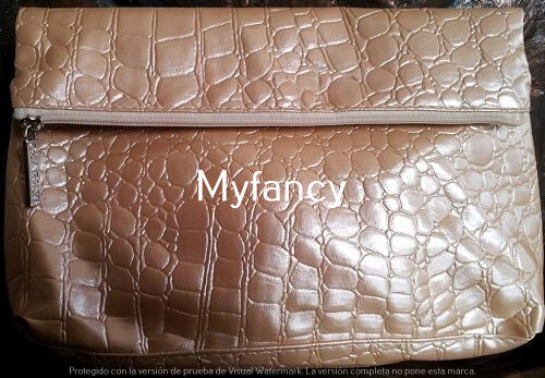 NECESER DORADO CON 3 PRODUCTOS..