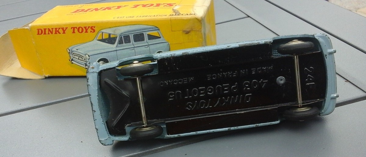Dinky Toys 24 F – Peugeot 403 Familiale Bleu Clair, Échelle 1:43, Avec Sa Boîte