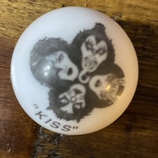 Vintage Kiss Marble White With Black Print