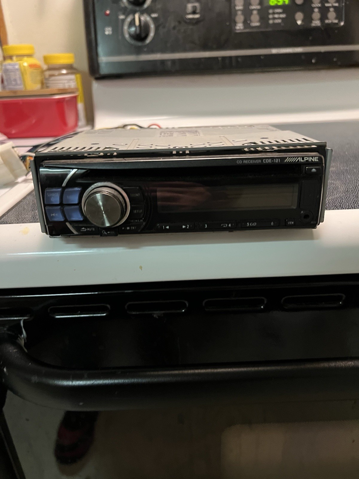 Alpine CDE-121 Car Stereo 