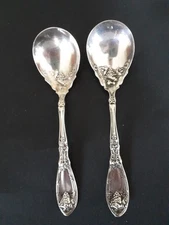 2 La Vigne Rogers 1891  Silverplate Sugar shells Spoons 5 3/4"" Grape Pattern 