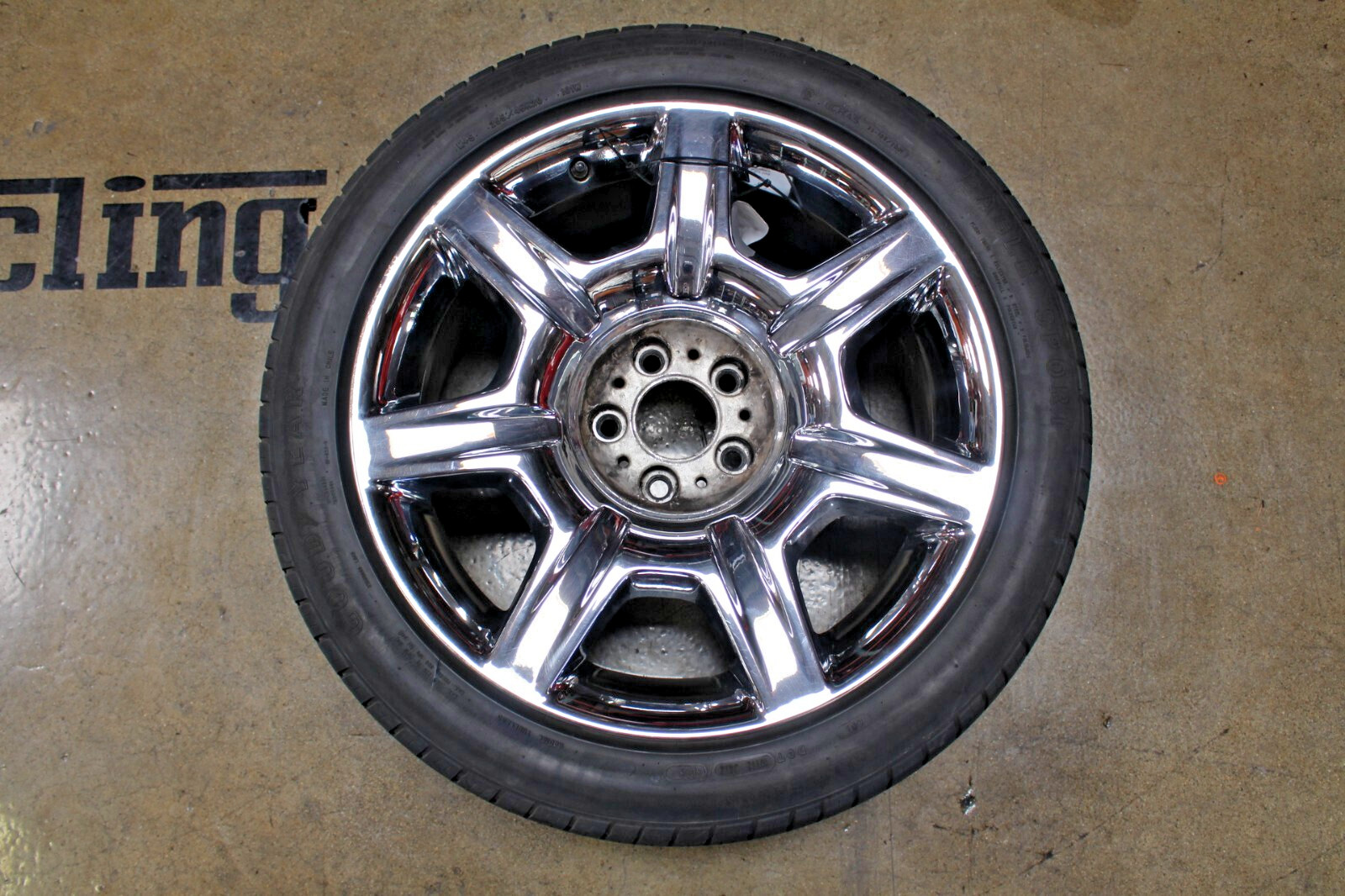 Rolls Royce, Front Wheel, Curb Rash, 20x8.5, Used, P/N 6773353.9