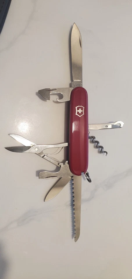 Navaja suiza multifuncional Victorinox vintage con estuche de cuero negro Foto 2 de 4