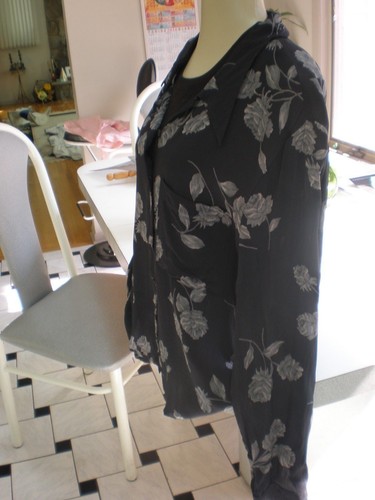 DAMEN Größe 10 Jones New York Knopfleiste Viskose Bluse Blumenmuster Oberteil Hemd Vintage - Bild 5 von 5