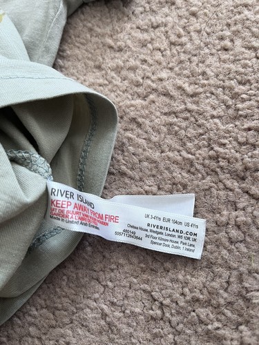 River Island Mädchen Khaki T-Shirt Oberteil. Alter 3-4 Jahre. Getragen - Bild 3 von 3