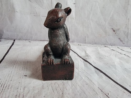 Victorian Trading Co Mouse On Wedge Of Cheese Door Stop Resin - Picture 5 of 8