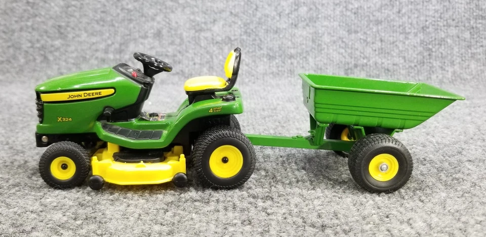 ERTL 1/16 JOHN DEERE MODELO X324 TRATOR DE GRAMA E CARRINHO COM CAIXA METAL FUNDIDO VERDE - Imagem 4 de 4
