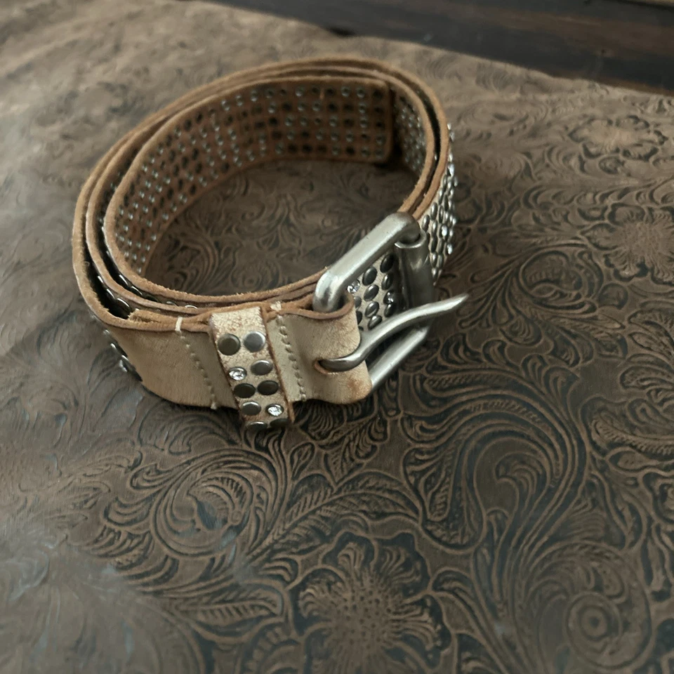 复古 HTC 铆钉皮革皮带随机放置水钻尺寸 36-正品 — 第 2/4 张图片