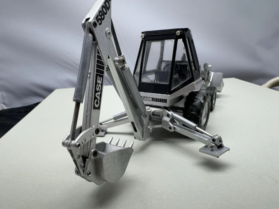 Conrad 1/35 Scale Case 580D Construction King Backhoe-Loader 25 Years Special Ed - Image 4 of 4