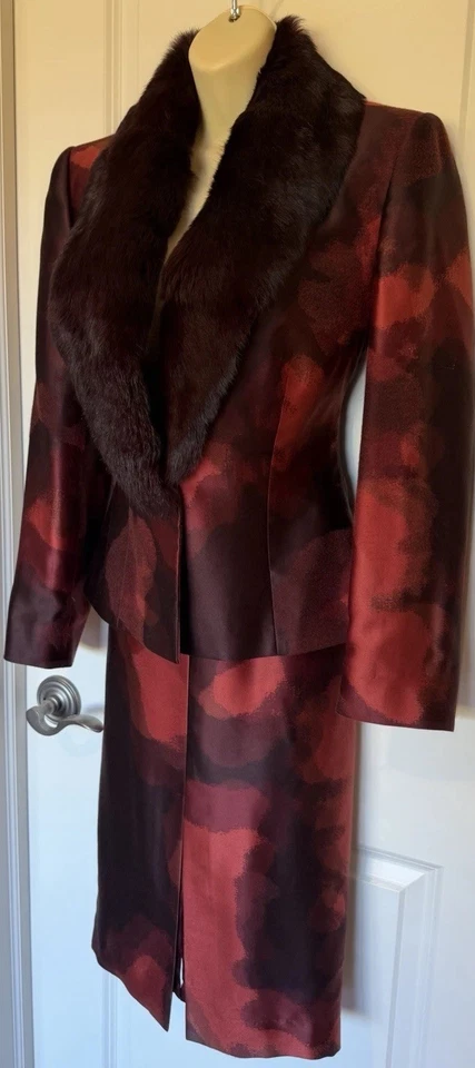 Luca Luca Silk Red Printed Fox Collar Skirt Suit Sz 42~Made In Italy~VERY RARE - Image 3 of 4