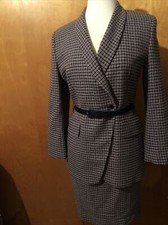 Jones New York Women  s Skirt and Jacket Suit with Belt Size 6P
