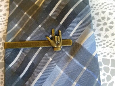 Vintage Style I love you Hand sign Tie clip Claps Bar Great Gift Birthday 