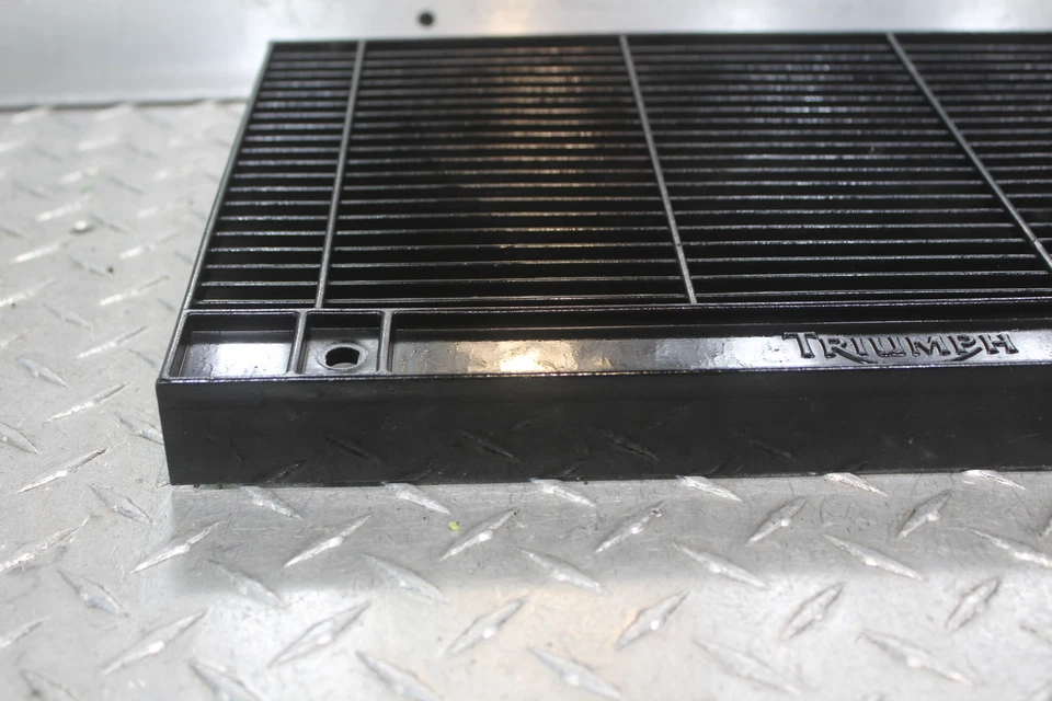 Carenado de parrilla de radiador Triumph Trophy 1200 1999 2100029 Foto 3 de 4