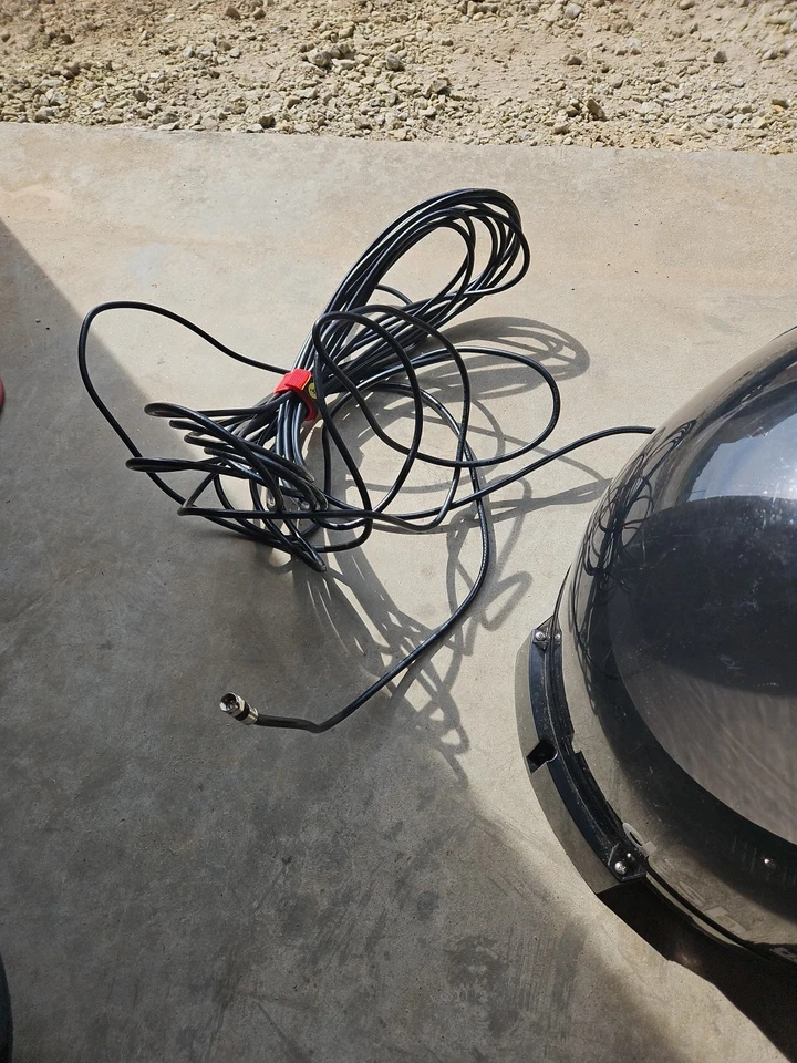 Antena de TV vía satélite King Dish Tailgater Pro KING DTP4900 DTP4900-A0 puerta trasera Foto 3 de 4