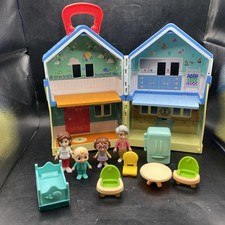 Cocomelon Deluxe Family House, Accessories and 4 figures JJ Sounds Songs