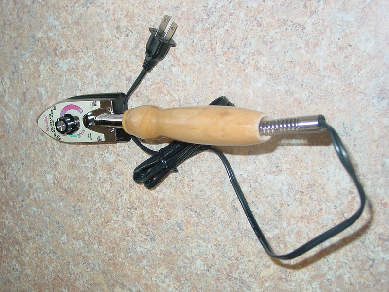 HOBBICO Custom Sealing Iron with Wooden Handle HCAR8000 115V, works well tested