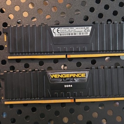 Corsair Vengeance LPX 16GB (2x8GB) DDR4-3200 DIMM 288-Pin CMK16GX4M2B3200C16