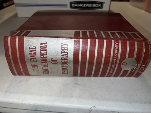 1957 VINTAGE THE FOCAL ENCYCLOPEDIA OF PHOTOGRAPHY US AFB library Copy - Bild 1 von 8