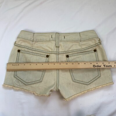 Short En Jean Délavé Free People Taille 24W - Bordure Crochet, Couleur Crème, Très Bon état