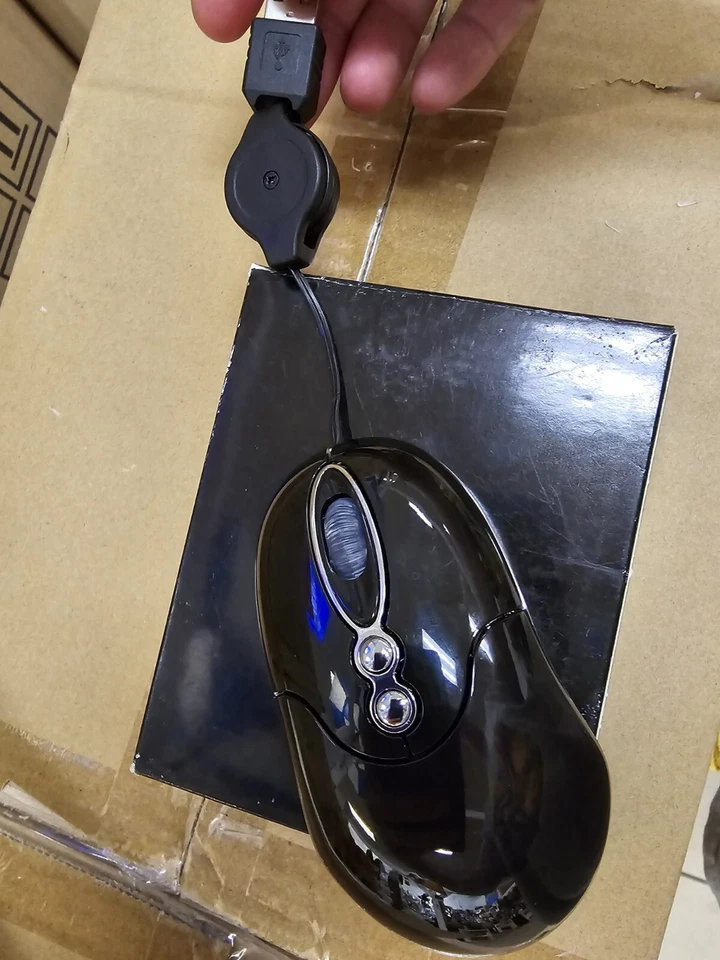 Adesso iMouse S8L USB Illuminated Retractable Mini Mouse - Black - Image 2 of 4