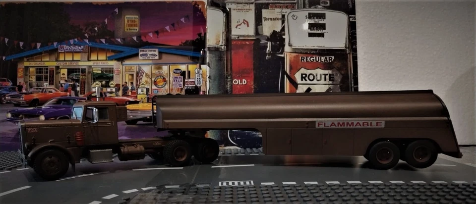 PETERBILT 281 (1957) "THE DUEL" FLAMMABLE . AMERICAN TRUCKS, 1:43 ALTAYA - Imagen 3 de 4