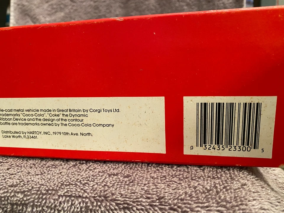 Corgi Coca-Cola Promo Tractor Trailer Truck #3300C Back doors open & close - Image 4 of 4