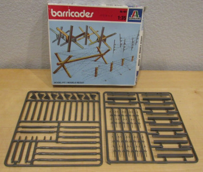 Italeri Military Barricades 1/35 Scale Miniature Figure Accessories Kit - #401