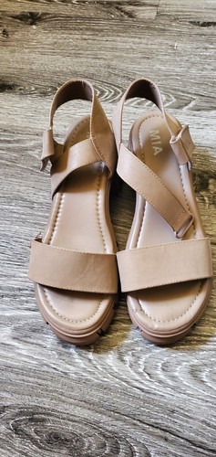 MIA Women's Luma Sandals Size 8.beige NWOB Platform