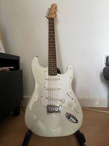 Squier Player Stratocaster Electric Guitar - White