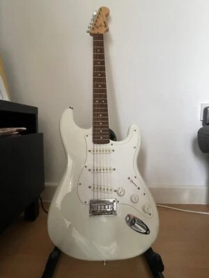 Squier Player Stratocaster Electric Guitar - White