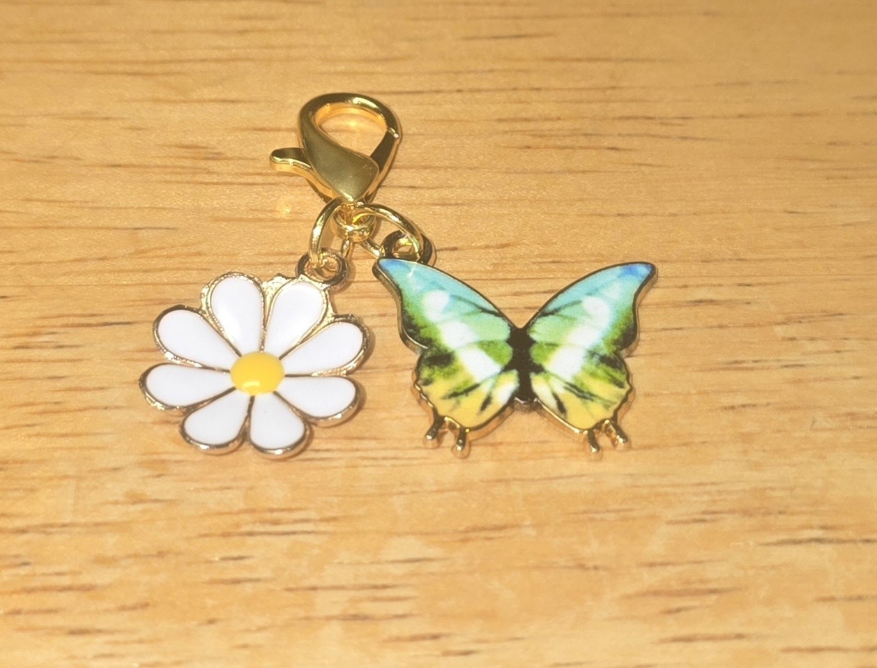 Green Butterfly And Daisy Alloy Charm With Claw Clasp Purse Charm Keychain...