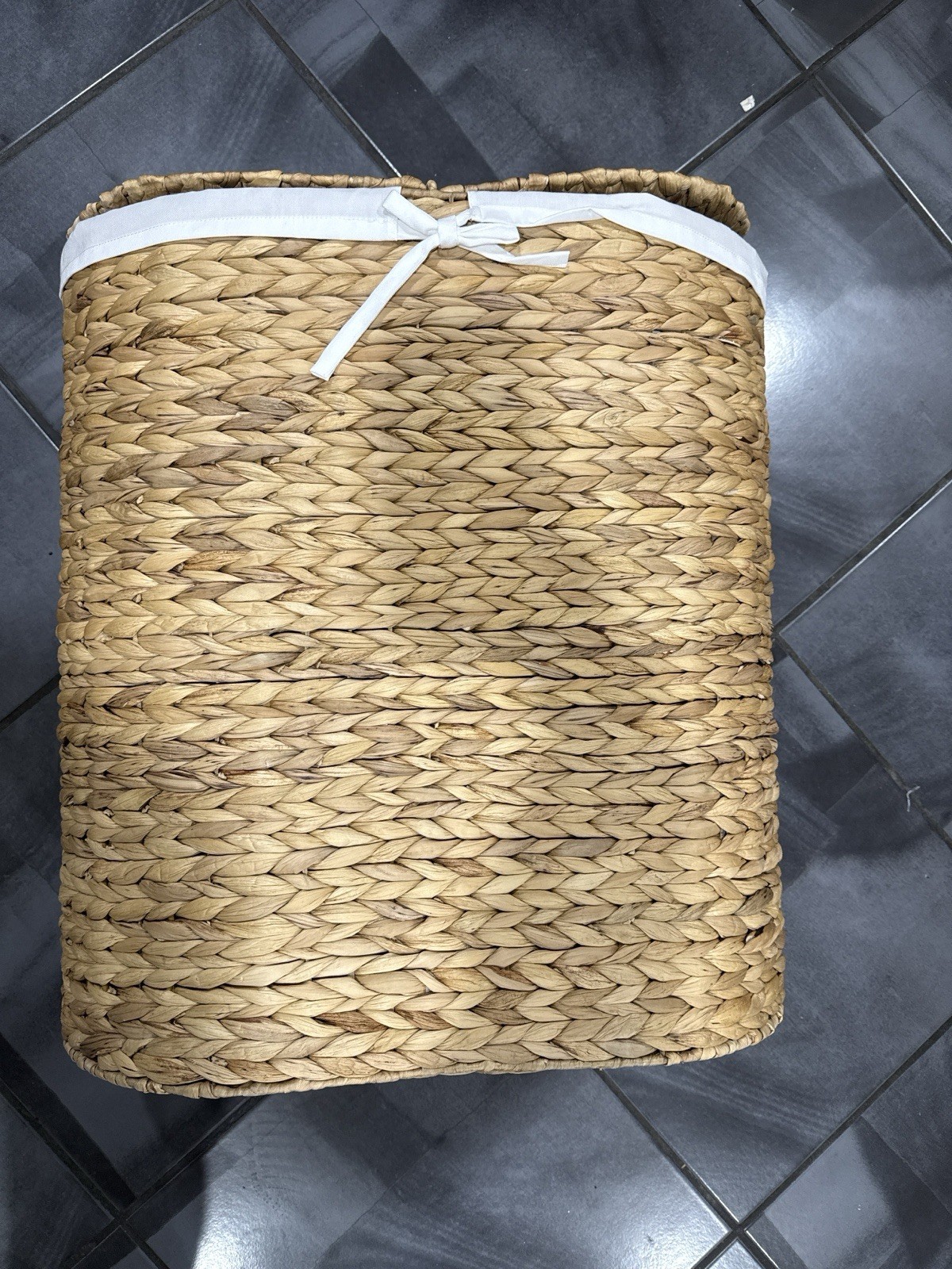 Seville Classics Water Hyacinth Lidded Oval Double Laundry Hamper