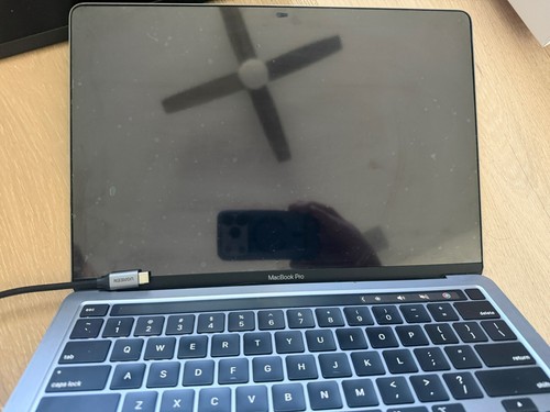 Apple MacBook Pro 13" 2020 Intel I5 1.4ghz 8gb RAM 256gb BAD SCREEN
