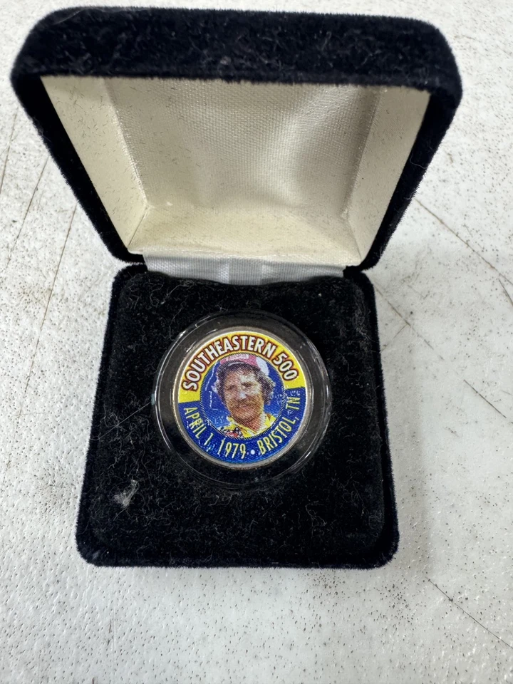 Лот товаров NASCAR коллекция Джеффа Гордона и Дейла Эрнхардта — Кубок Уинстона к 30-летию - Изображение 2 из 4