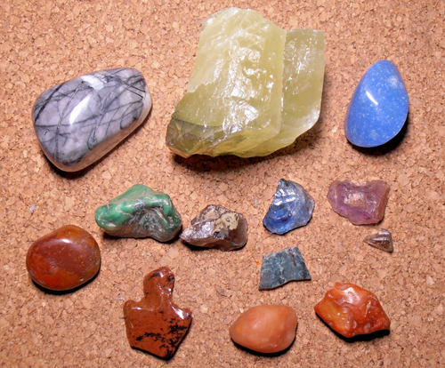 Halbedelstein Konvolut ungebohrt geschliffen roh Brasilianit Amethyst Blauquarz Halbedelstein Konvolut ungebohrt geschliffen roh Brasilianit Amethyst Blauquarz