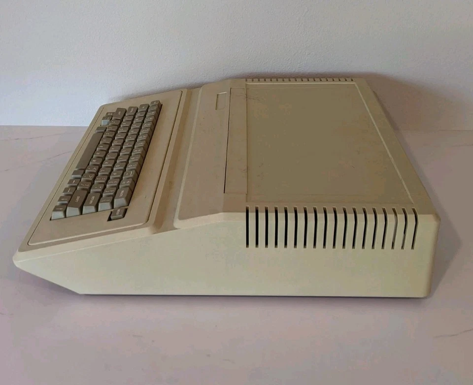 Vintage empty computer case for Apple II - Image 2 of 4