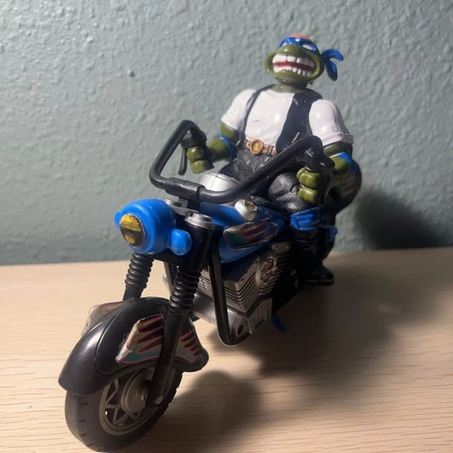 Vintage TMNT Bodacious Biker Cruisin Leo & Bike 1994
