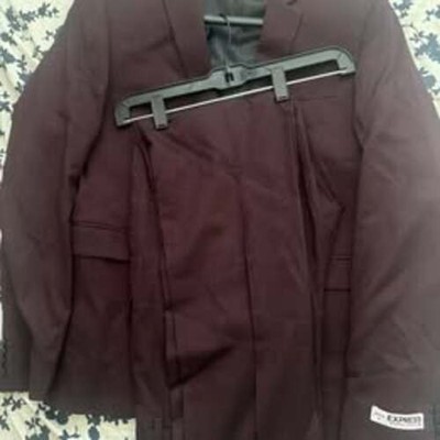 Men's Suit - Tags - Burgundy color - Jacket : 40 S Extra slim Pant: 32/32 Skinny