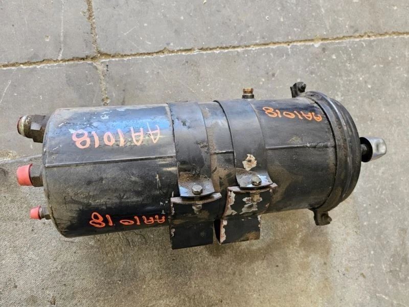 USED 2002 COUNTRY COACH ALLURE HYDRAULIC OIL RESEVOIR SHIPPED Los Angeles - Image 2 of 4