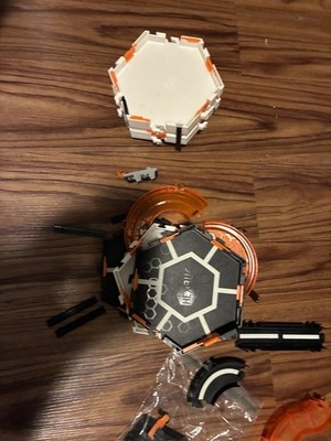 HEXBUG Nano Bridge Battle & 2 Habitats Bundle - Glow in the Dark & Newton Series